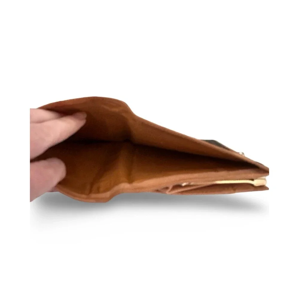 HUNTING WORLD Wallet Purse Tan/ Black Woman Authentic